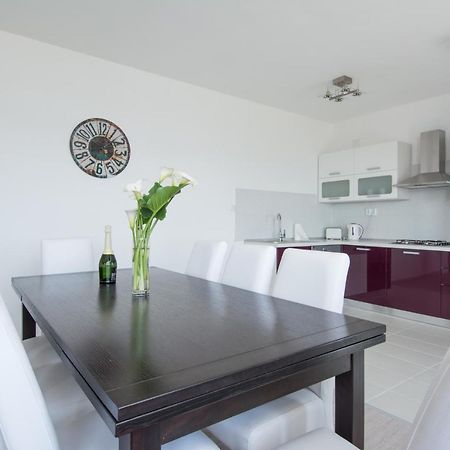 Lux Apartman S Pogledom Na More Trogir Exterior photo