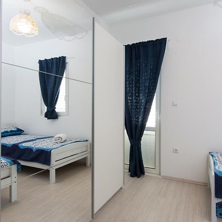 Lux Apartman S Pogledom Na More Trogir Exterior photo