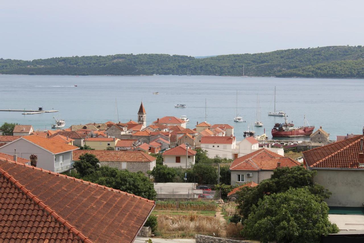 Lux Apartman S Pogledom Na More Trogir Exterior photo