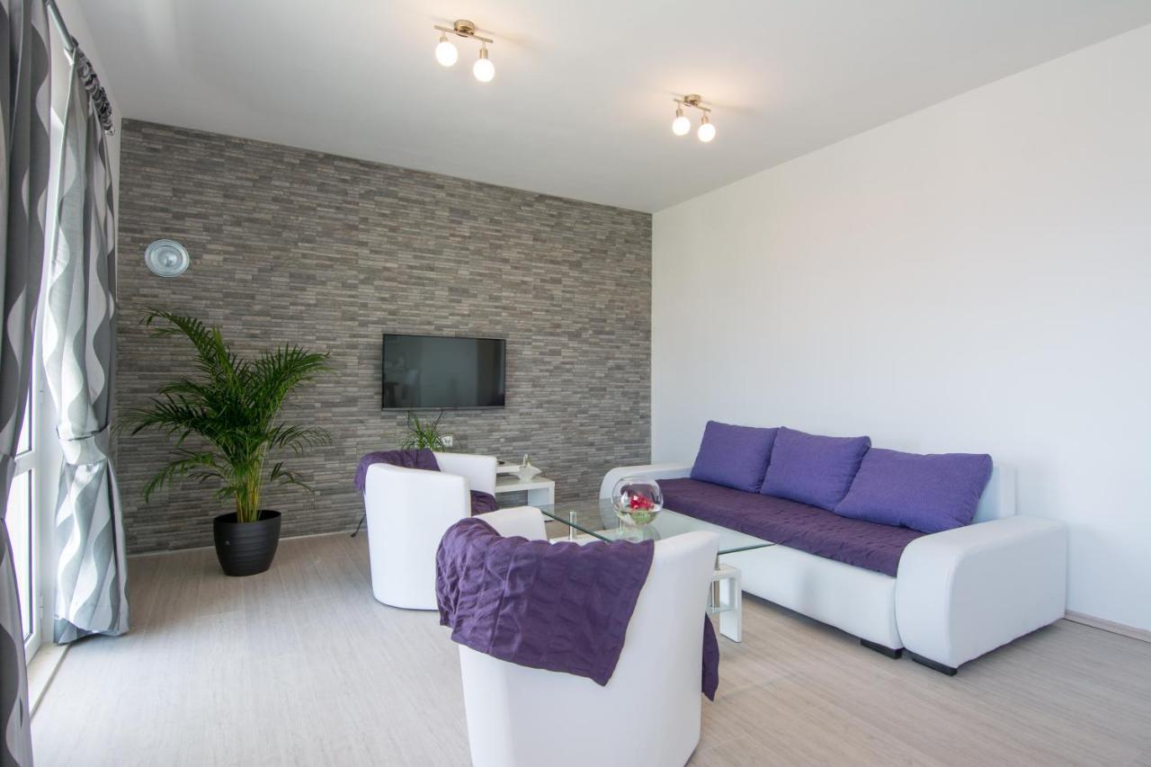 Lux Apartman S Pogledom Na More Trogir Exterior photo