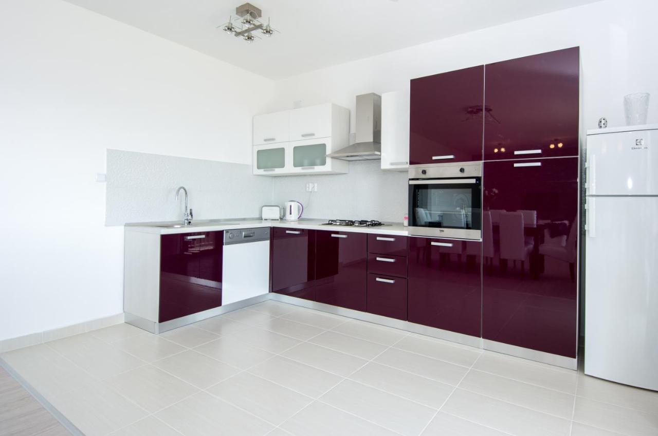 Lux Apartman S Pogledom Na More Trogir Exterior photo