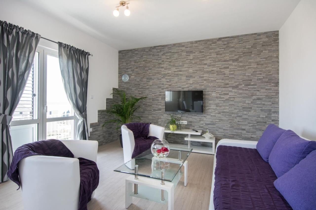 Lux Apartman S Pogledom Na More Trogir Exterior photo