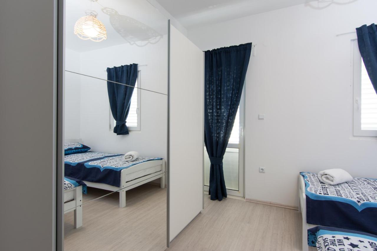Lux Apartman S Pogledom Na More Trogir Exterior photo